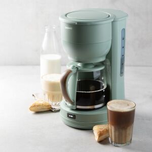 DOMO zsályazöld filteres kávéfőző üvegkancsóval, tejjel és kávéval - Domo