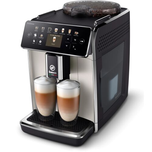 Saeco GranAroma SM6582/30 Kaffeevollautomat bereitet zwei Latte zu