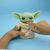 Hasbro Star Wars Grogu Mixin' Moods figurával játszanak