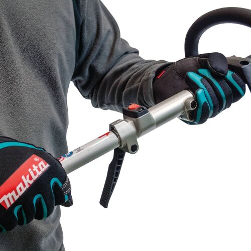 Makita EM406MP trimmerrögzítő használat közben - Fűnyíró kiegészítő
