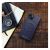 Roar Leather MagSafe iPhone 15 Plus kék tok fa asztalon