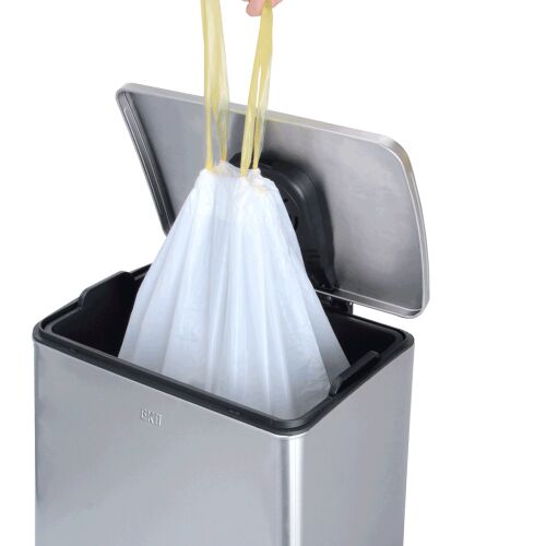 EKO 50-90 literes szemeteszsák használat közben, téglalap alakú szemeteszsák húzózsinórral