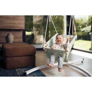 Baba élvezi az Incababy Comfort Geometric hintát beltérben - Incababy