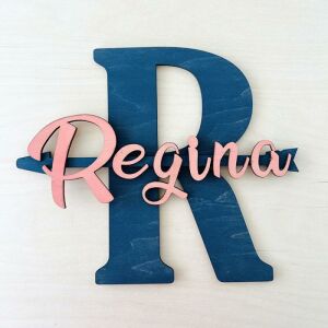Egyedi sötétkék fa R betű rózsaszín Regina névvel, személyre szabott gyerekszoba dekoráció - Művészet & Hobbi