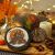 Barna vessző koszorú Halloween dekorációval, 20cm