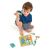 Kisgyermek játszik a Tender Leaf Toys Emberi test puzzle-vel