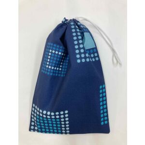 MK Bea Uzsonnás zsák kék geometriai mintával, elölnézet