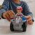 Gyerek játszik a PAW Patrol Ryder Rescue ATV játékkal