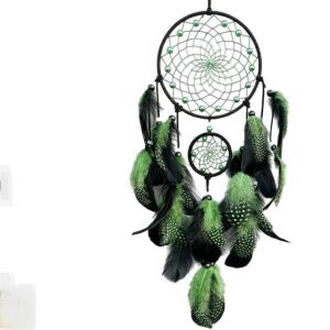 Függő álomfogó zöld gyöngyökkel és tollakkal a jó álmokért - Álomfogó