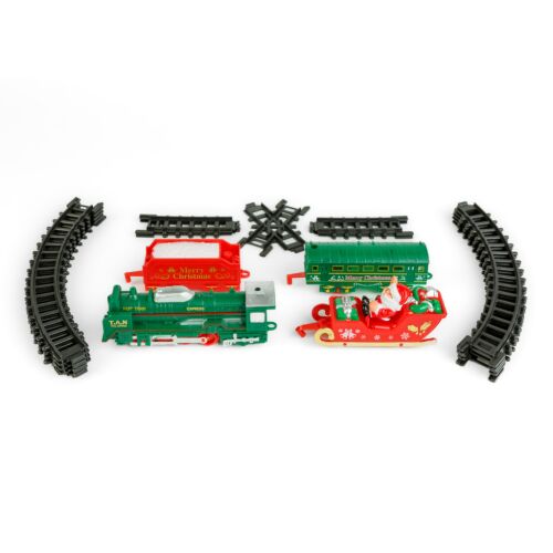 Összeszerelésre váró karácsonyi vonat szett sínekkel, mozdonnyal és Mikulás szánnal fehér háttéren