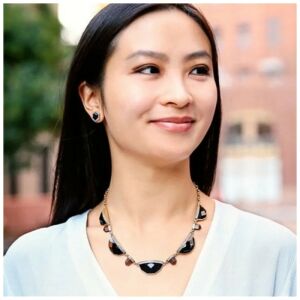 fekete kő és arany nyaklánc N573 elegáns ékszer bármilyen alkalomra