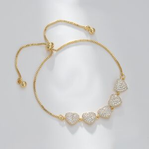 Aranyozott rozsdamentes acél karkötő szív alakú cirkónia charmokkal - Női kiegészítő