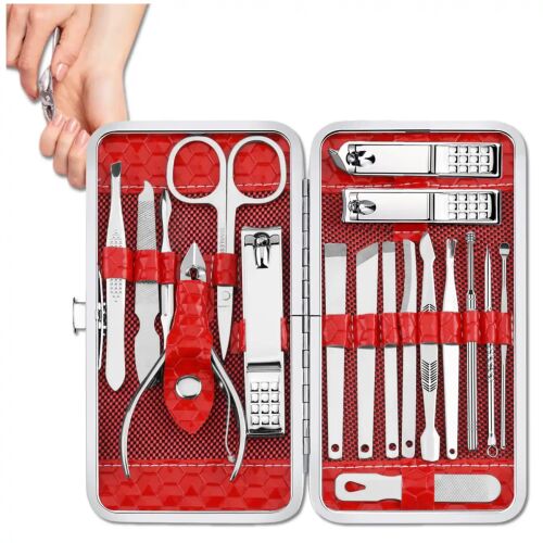 19 részes otthoni körömkészlet nyitva, eszközökkel és kézzel, amely körömvágót használ