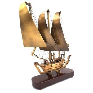 Nagy sárgaréz csónak fa alapon - 38 cm - N-3615B