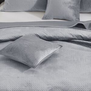 Maya szürke velúr ágytakaró 240x260 geometrikus keresztekkel és párnákkal - Ágytakaró