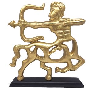 Arany díszfigura - Nyilas - fa talp - SAG2