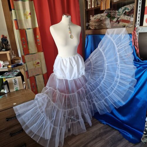 ESKÜVŐ ASZ85 - 4 fodros menyasszonyi alsószoknya megkötős selyem felsőrésszel 143685808