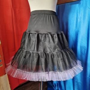 ESKÜVŐ ASZ86 – Fekte rugalmas felső részű 4+1 rétegű fodros alsószoknya lila fodrral gót stílusban 143685809 - Lovaskate