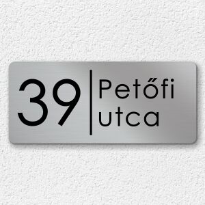 Modern utcanévtábla, fémes letisztult gravírozott házszámtábla, ezüst téglalap, 45x20 cm