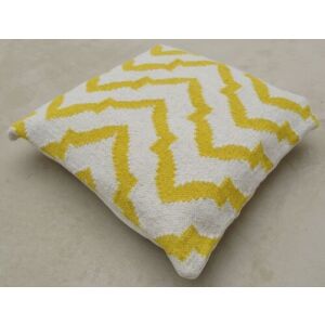 Vedere unghiulară a pernei decorative Bakero Pauline galbenă, 45x45 cm - Perne decorative