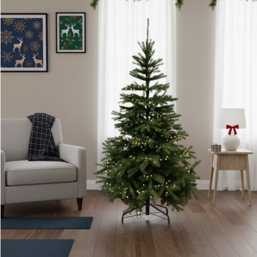 Изкуствена коледна елха Pepita Evergreen 1,3 м в обстановка на всекидневна