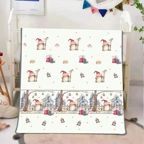 Karácsonyi puha, fehér plüss takaró – jóságos téli manó Mikulásruhában mintával 150 x 200 cm (BBCD)