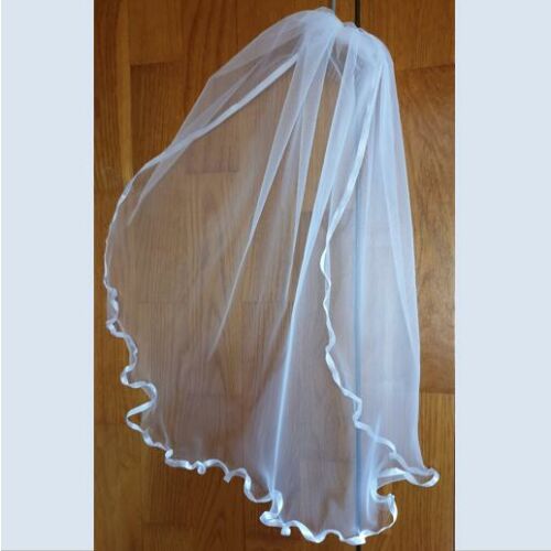 FTY47 - 1 rétegű, hullámos szatén szélű, Ekrü menyasszonyi fátyol 100x100cm 144363028