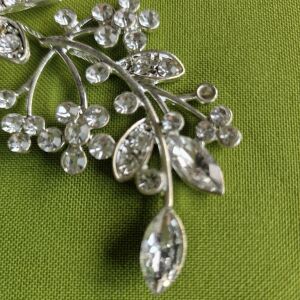 ESKÜVŐ HAD159 - Menyasszonyi strasszköves virágos leveles hajfésű, hajdísz 144402621 - Hajtű