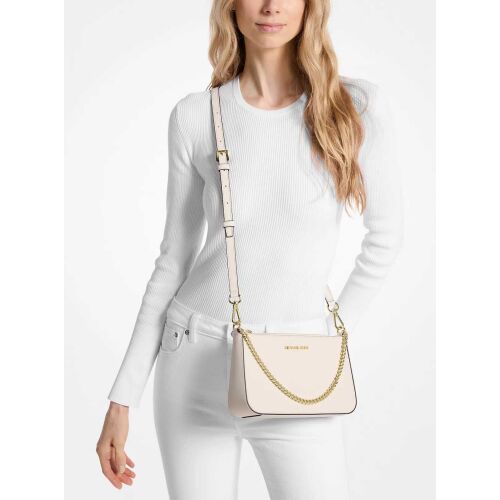 Michael Kors Jet Set milky crossbody táska modellen 