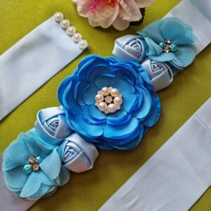 ESKÜVŐ MÖV34B - Kék színű szatén rózsás, virágos, strasszos menyasszonyi öv 145037292 - Női öv