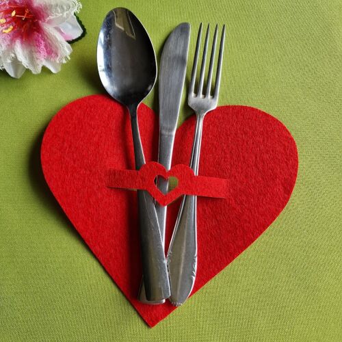 OTT86 - Piros szív alakú filc evőeszköztartó - Valentinnap, ESKÜVŐ 145059716