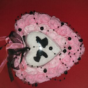 ESKÜVŐ GYP02 - Szív alakú Gyűrűpárna rózsaszín árnyalatú habrózsákból