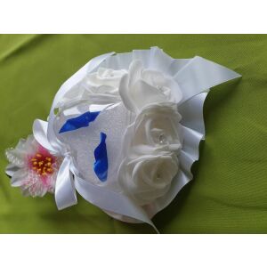 ESKÜVŐ GYP22 - Szív alakú fodros Gyűrűpárna fehér habrózsával