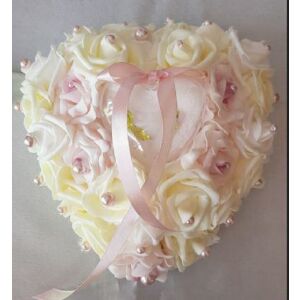 ESKÜVŐ GYP23 -  Szív alakú gyöngyös Gyűrűpárna ekrü és rózsaszín habrózsával