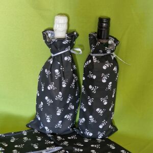 DCS73 - Koponya mintás bor és pezsgőtartó textil ajándéktasak, zsák kb. 13x32cm