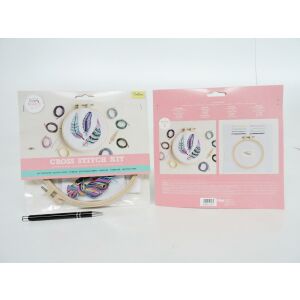 *NAGY KERESZTSZEMES HÍMZÉS, tollkészlet