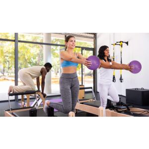 Mini gimnasztikai labda rehabilitációs pilates 25cm kézi szivattyúval, lila színű, REBEL ACTIVE