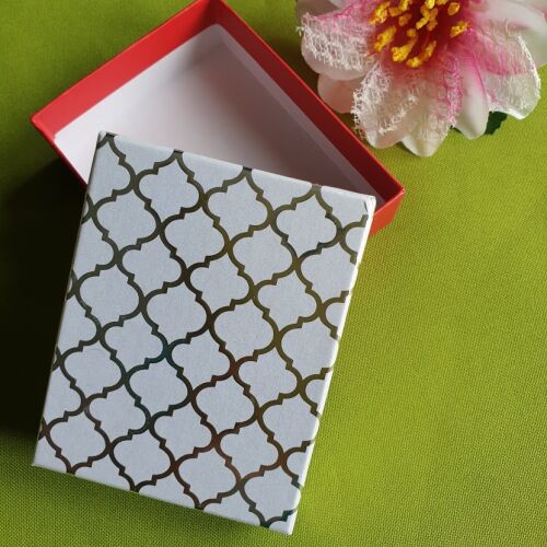 ESKÜVŐ DCS35 - Négyzet formájú piros aljú ezüst mintás doboz 146082178