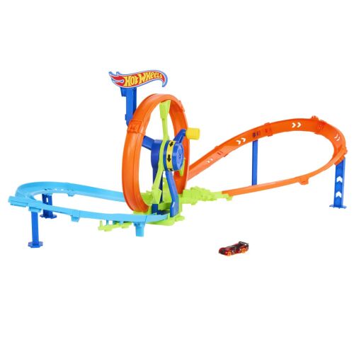 Hot Wheels gyorsindító és hurok kaszkadőrpálya játékszett fehér háttérrel - Autó és jármű