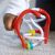Baba keze tartja a Baby Einstein Slide & Swirl labdát