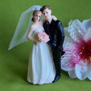 ESKÜVŐ KIEG34 - Esküvői tortadísz, jegyespár - menyasszony és vőlegény 10cm-es