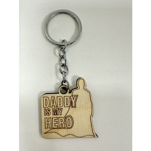 Daddy is My Hero - Gravírozott Fa Kulcstartó