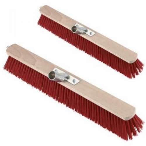 K.betonseprű 60cm, vörös seprű fa nyéllel, 60cm széles
