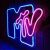 Közelkép az MTV Neon Tábláról, rózsaszín és kék neon fény, divatos fali dekoráció
