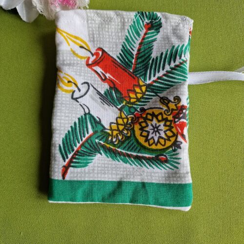 DCS95 karácsonyi témájú textil ajándéktasak gyertyás és gömb díszítéssel, kis méretű - Művészet és hobbi