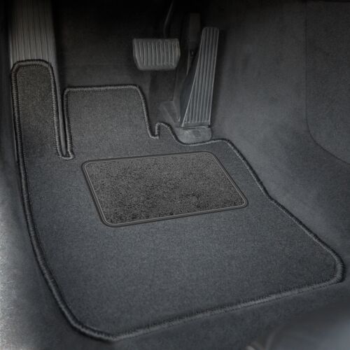 Felszerelt fekete velúr autószőnyeg Volkswagen Golf IV vezetőoldalra - Autószőnyeg