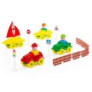 Közlekedési park építő készlet 46 darabbal, autók, közlekedési táblák, vitorlás, figurák, kerekek és kerítések - Műanyag építőjáték