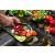 ÜVEG VÁGÓDESZKA 52x30 ÜVEG: Üveg vágódeszka használat közben, saláta készítése