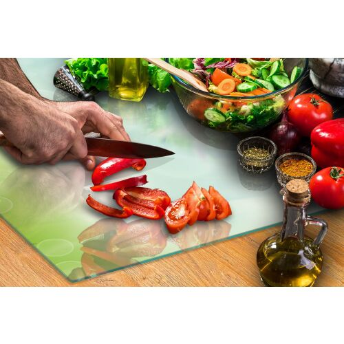 ÜVEG VÁGÓDESZKA DAISY üveg vágódeszka használat közben, ételkészítés 