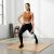 Nő kitöréseket végez ActiGet 6kg türkizkék kettlebell-lel